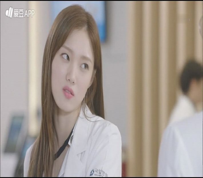 ─ "Dacă mâine o văd pe doamna cu păr verde, am să merg personal s-o întreb.. chiar sunt curioasă." - 01 make my plans with u my love