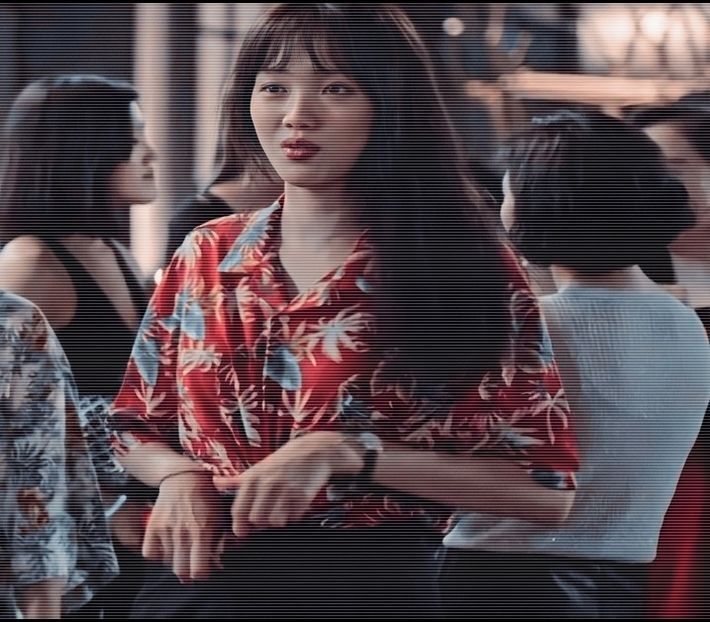 ─ Ridică o sprânceană și-l privește. "Nu vrei să vii tu cu mine mâine? Nu de alta, dar mi-ai păzi tu - 01 make my plans with u my love