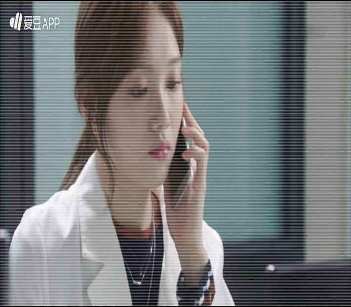 ─ "Spor la despachetat." Se îndepărtează de pom și o ia la pas mărunt plimbându-se - 01 make my plans with u my love