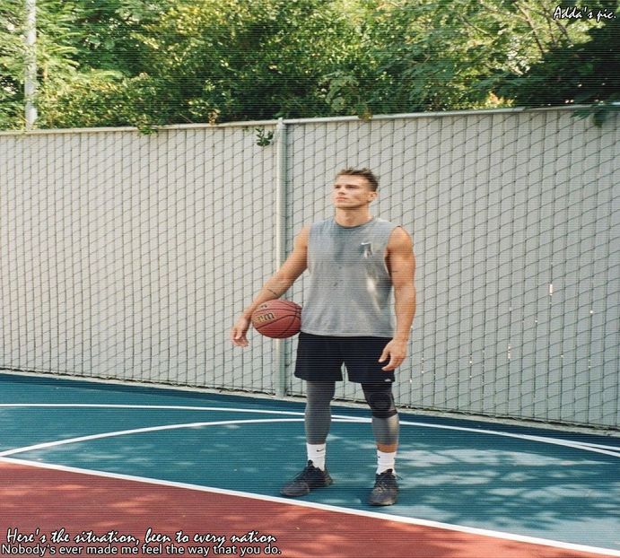 》#Rămâne IP în fața acesteia și schițează un zâmbet fad, fluturând mâna în semn de salut + - 01 make my plans with u my love