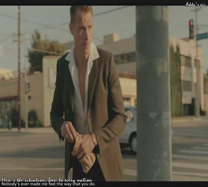 》#Privește în gol către foc, scoțându-și din buzunar consola portabilă să se joace, telefonul + - 01 make my plans with u my love