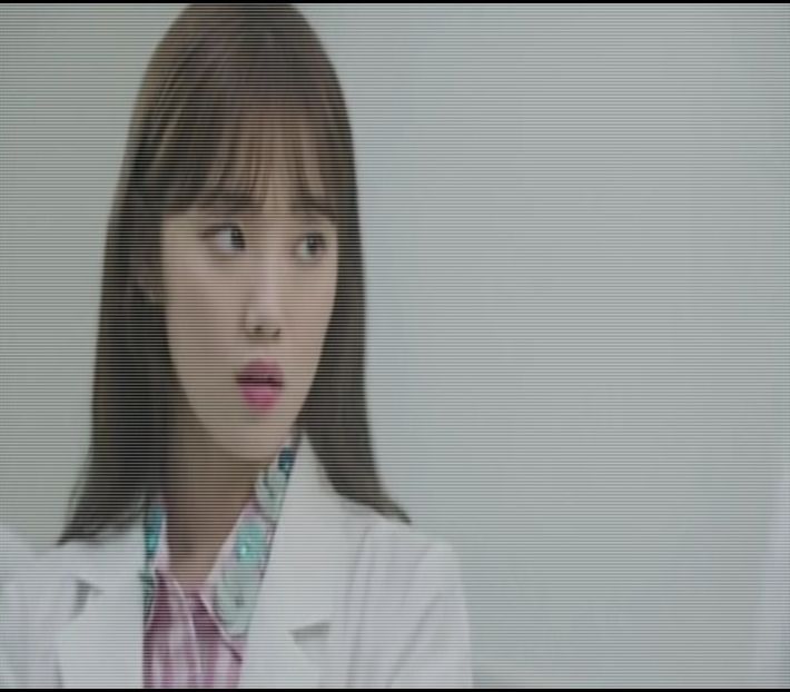 ─ Spre surprinderea ei, Esther a dormit chiar confortabil în cabană aseară. Iese din cabană - 01 make my plans with u my love