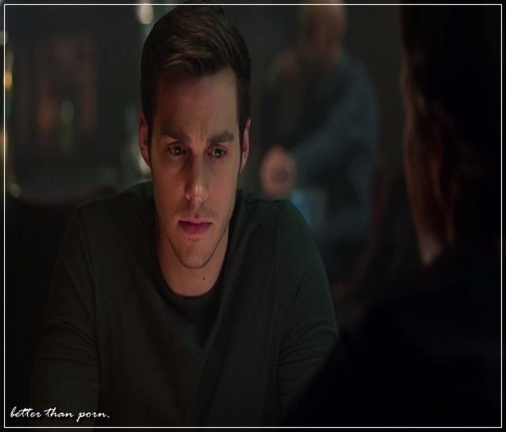 încălțat și își trase telefonul din buzunar ca să verifice semnalul. Aproape că chicotii când - you gave me a new life here 07