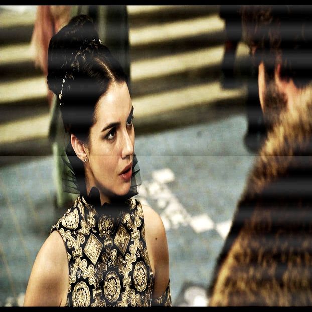 — Rânjetul obișnuit cu o tentă de răutate își face apariția pe buzele ei când îl vede arătându- - you gave me a new life here 07