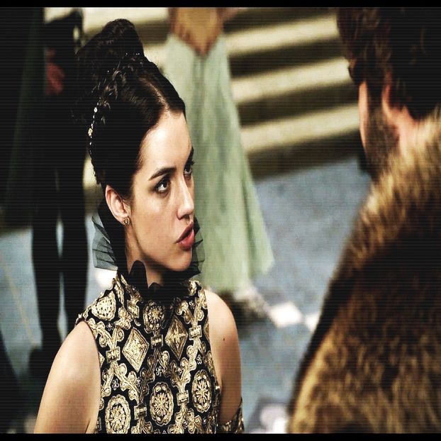 — arată spre patul de deasupra colegului ei care lipsea și se întoarce spre el încruntată. - you gave me a new life here 07