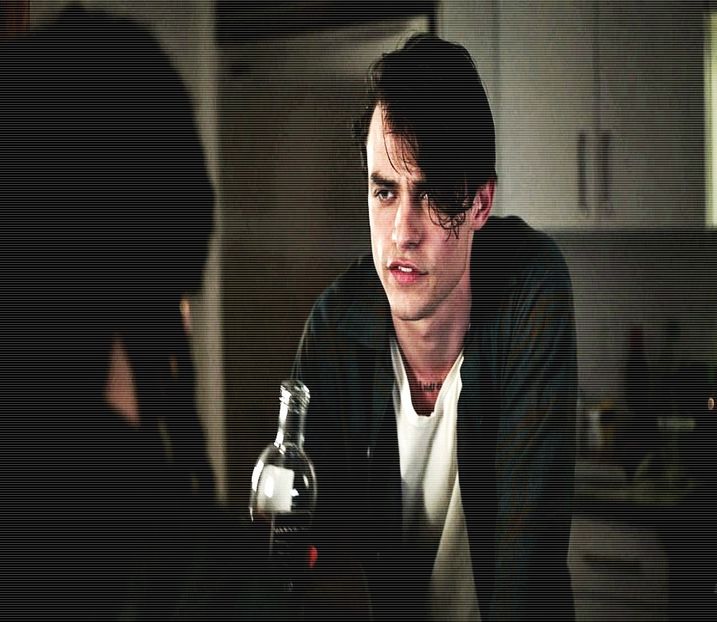 ━ O observă rapid că își închide bluza și surâde. ❞Dacă aș fi avut altceva înafară de cămașa - 01 make my plans with u my love