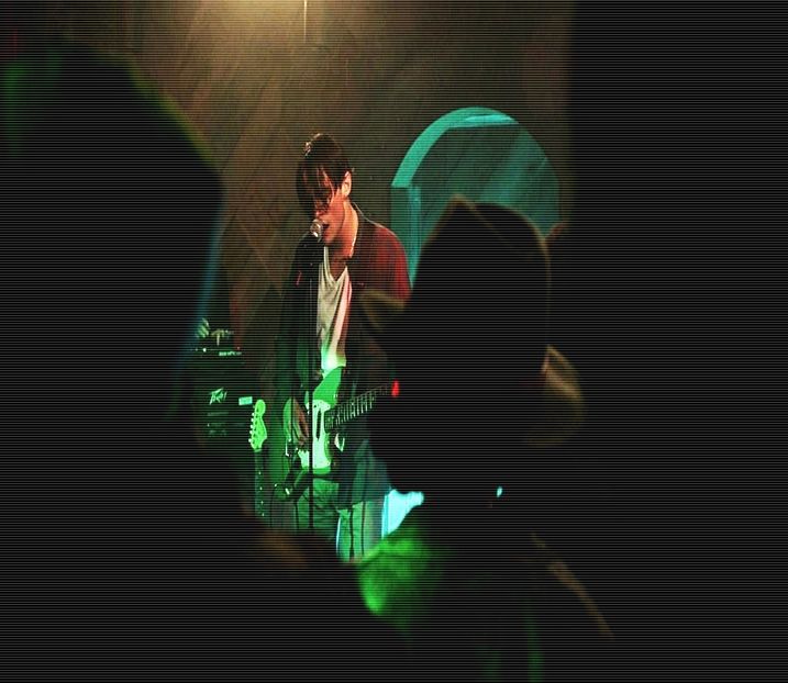 ━ Se gândeșt repede la ce să cânte și optează pentru un original. Îi zâmbește înainte de - 01 make my plans with u my love