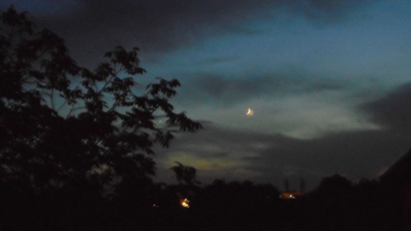 Luna noua in Balanta in conjunctie cu Venus - Luna - Soarele si norii - 2