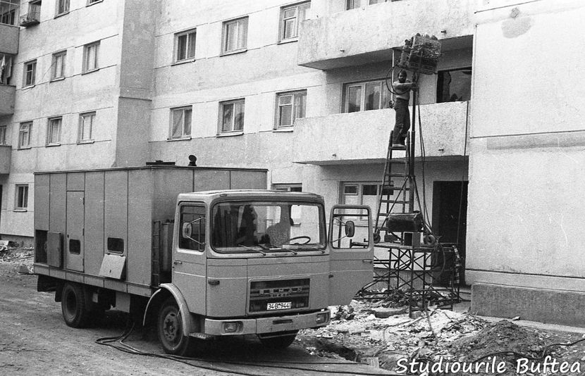 Mult Mai De Pret E Iubirea - Mult Mai De Pret E Iubirea 1982