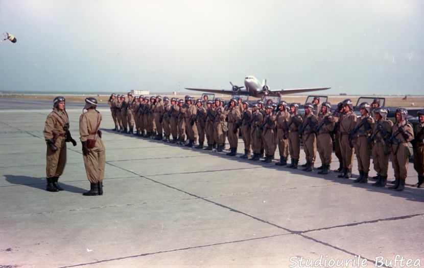 Parasutistii - Parasutistii 1972