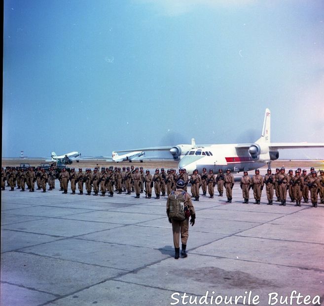 Parasutistii - Parasutistii 1972