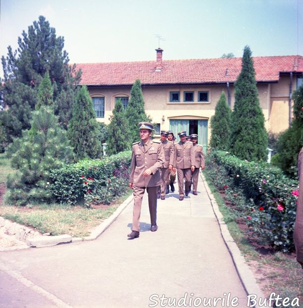 Parasutistii - Parasutistii 1972