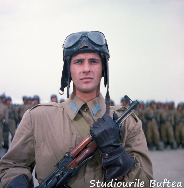 Parasutistii - Parasutistii 1972