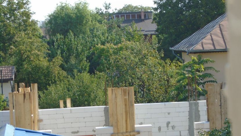 15 sept. 2021 - A reinceput activitatea la casa de alaturi - r Vara 2020-2021-2022-2023