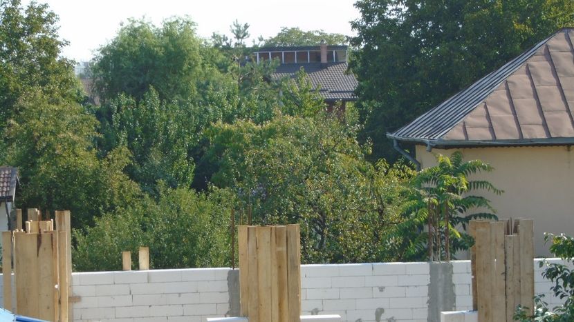 15 sept. 2021 - A reinceput activitatea la casa de alaturi - r Vara 2020-2021-2022-2023