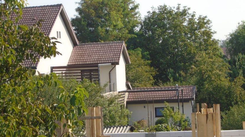 15 sept. 2021 - A reinceput activitatea la casa de alaturi - r Vara 2020-2021-2022-2023