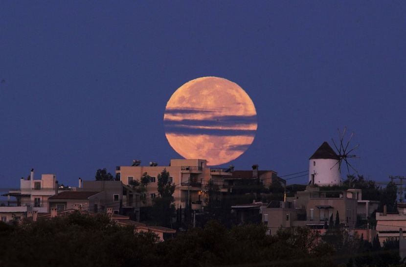 Luna plina in Pesti - Grecia - Luna - Soarele si norii - 2