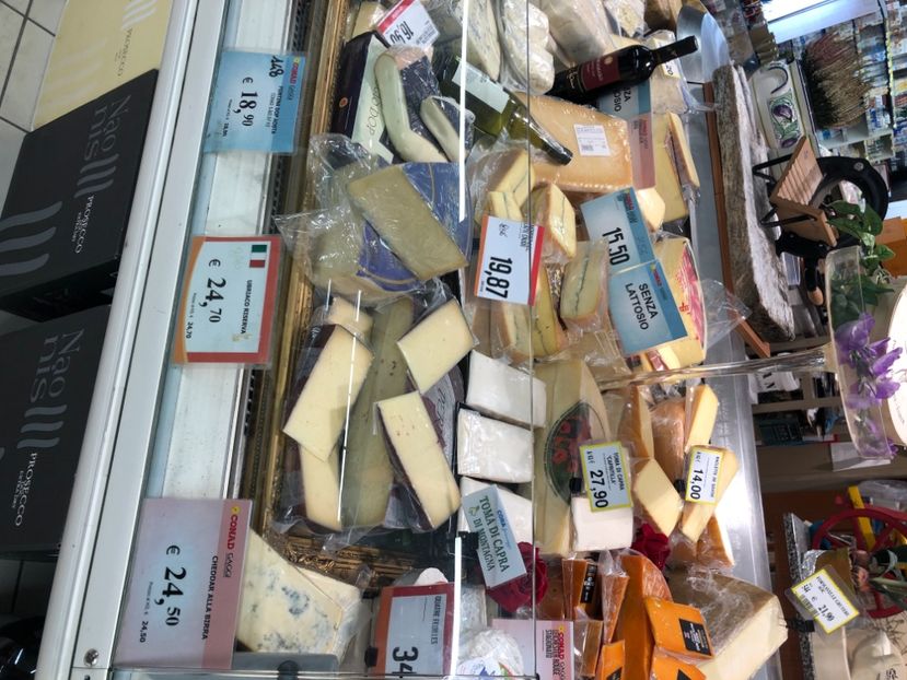 Pana revin depresiile va arat o parte din branzeturile din supermercatoul unde am spart azi 90euroi - x what would mu sama say