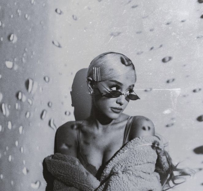 Păi d-aia zic. :l Nush ți-am zis că mă simt neliniștită mi-a lătrat și cățelu și cred că vine - Episodul 4