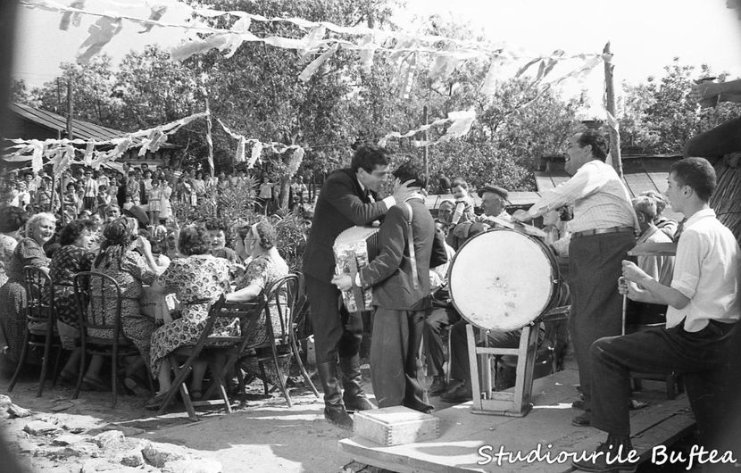 Dincolo De Bariera - Dincolo De Bariera 1965