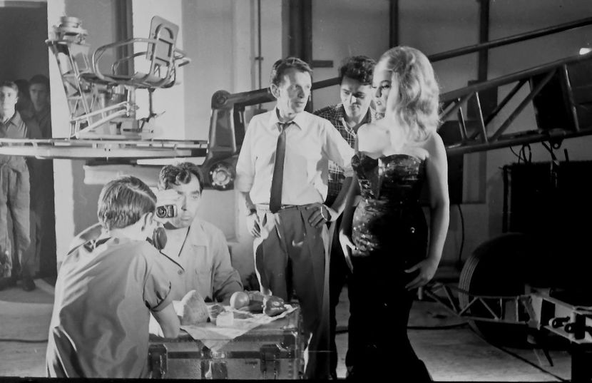 Un Film Cu O Fata Fermecatoare - Un Film Cu O Fata Fermecatoare 1966