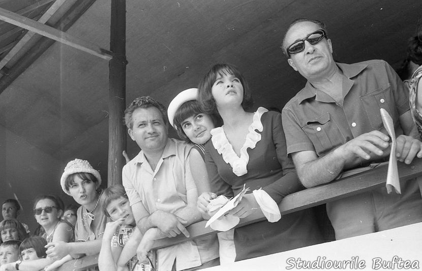 Un Film Cu O Fata Fermecatoare - Un Film Cu O Fata Fermecatoare 1966