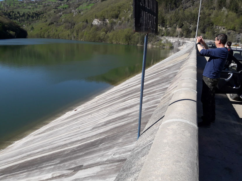 Barajul Mihoești - Excursie la cascade
