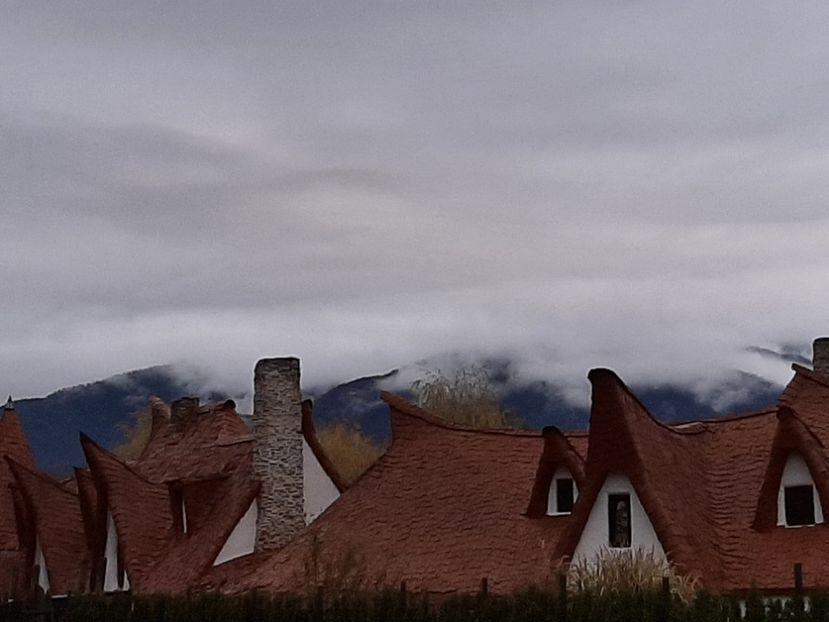  - Povestea calendarului și Castelul Zânelor din Porumbacul de Sus