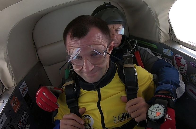 GH019649 03 - skydive