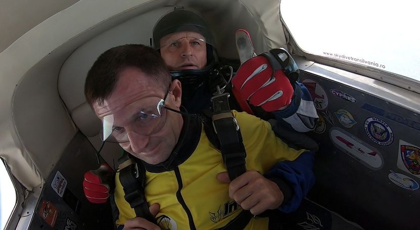 GH019649 04 - skydive