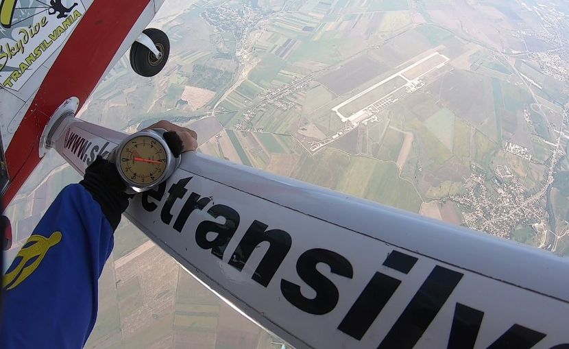 GH019649 09 - skydive