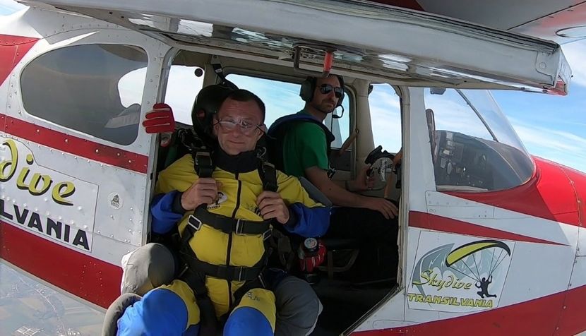 GH019649 11 - skydive