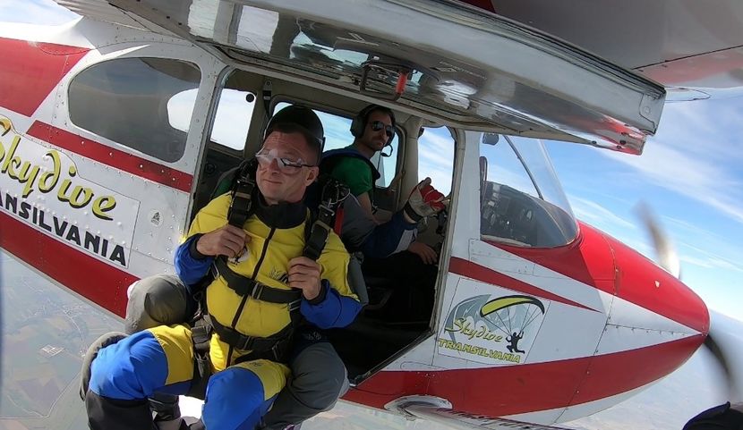 GH019649 12 - skydive