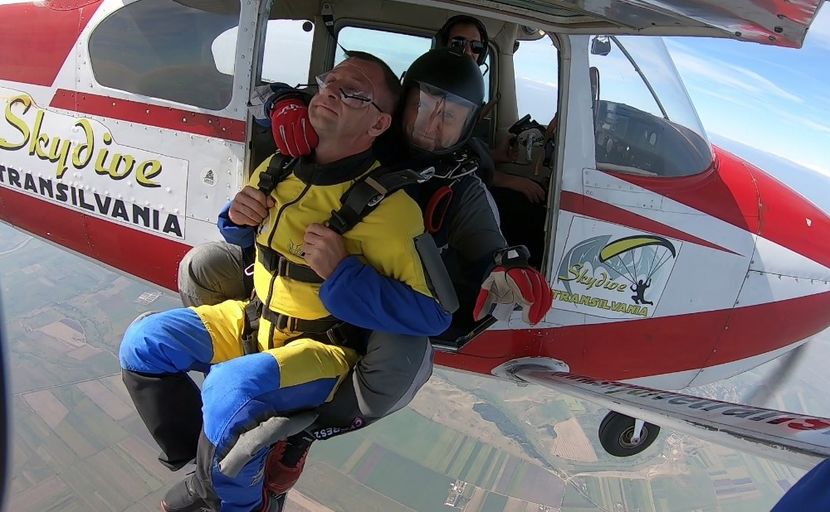 GH019649 14 - skydive