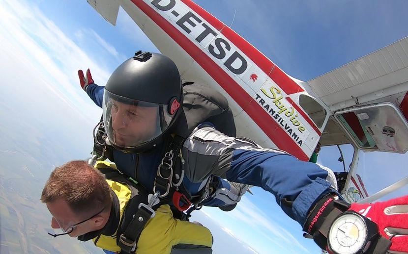 GH019649 16 - skydive