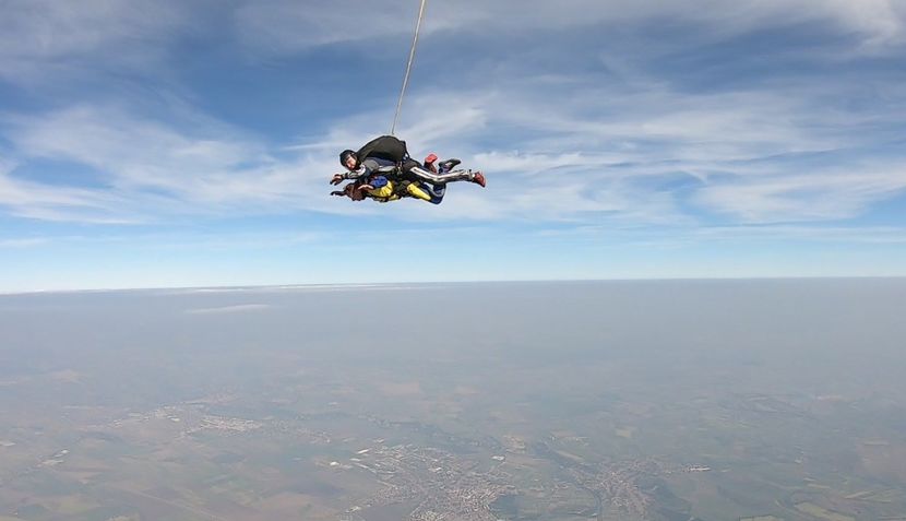 GH019649 21 - skydive
