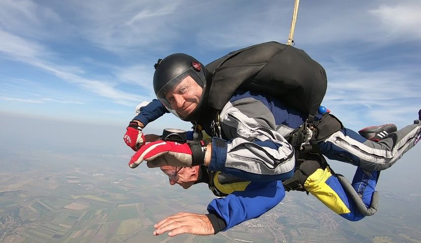 GH019649 25 - skydive