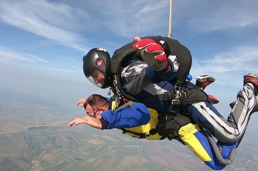 GH019649 26 - skydive