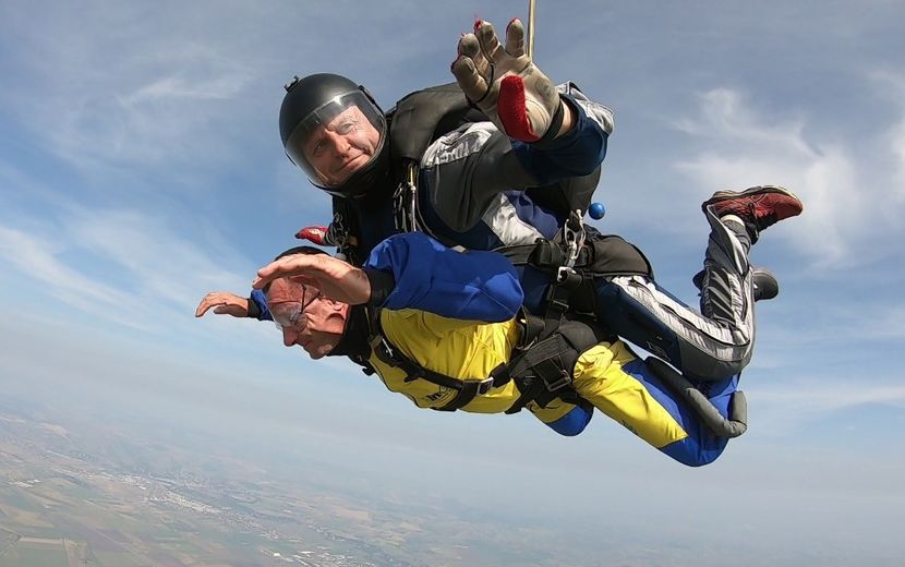 GH019649 28 - skydive