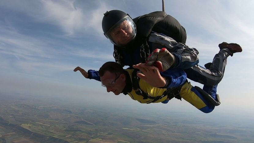 GH019649 33 - skydive