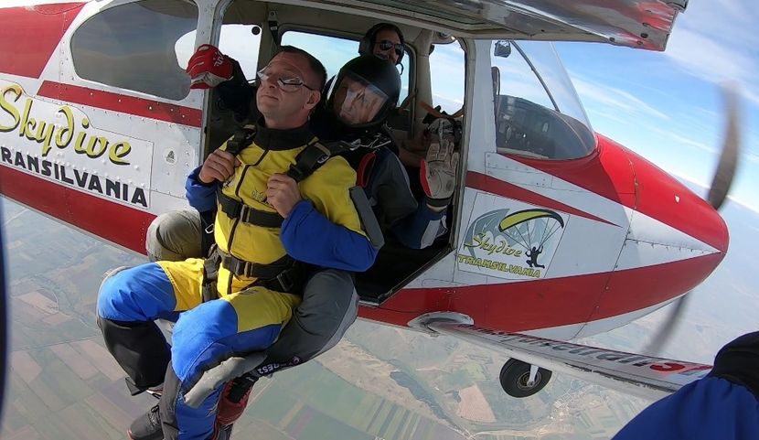 GH019649 1708 - skydive