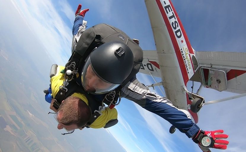 GH019649 2167 - skydive