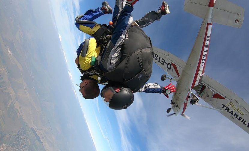GH019649 2199 - skydive