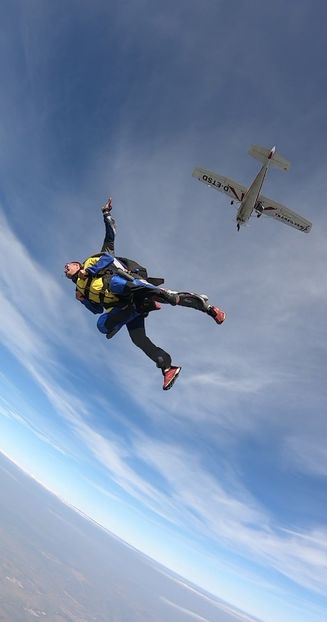 GH019649 2330 - skydive