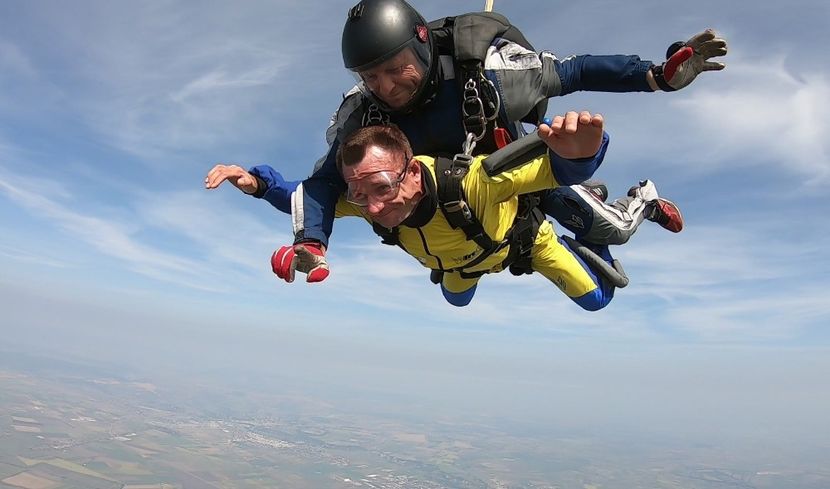 GH019649 3864 - skydive