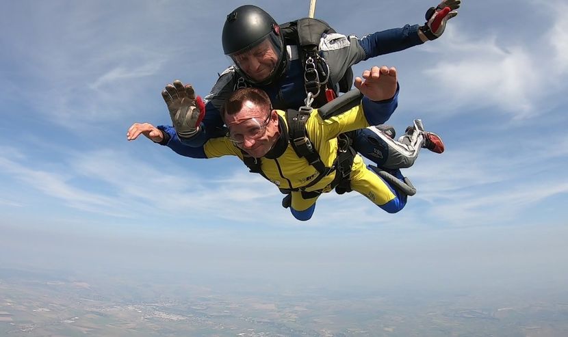 GH019649 3880 - skydive
