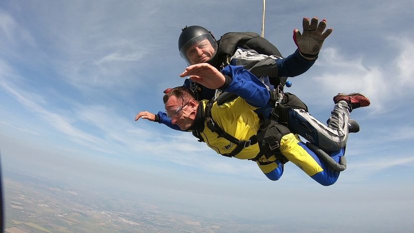 GH019649 3963 - skydive