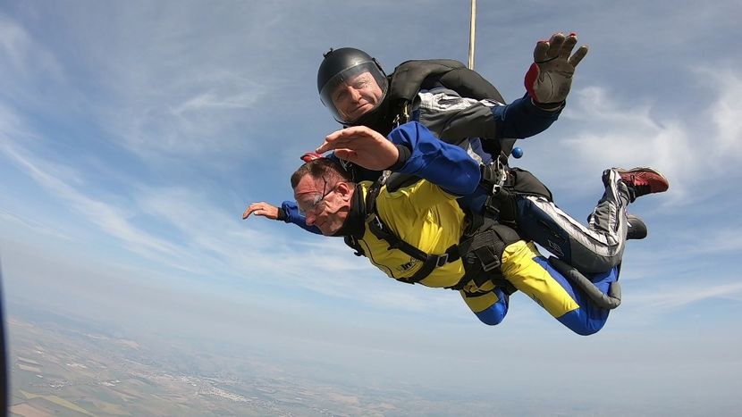 GH019649 3967 - skydive