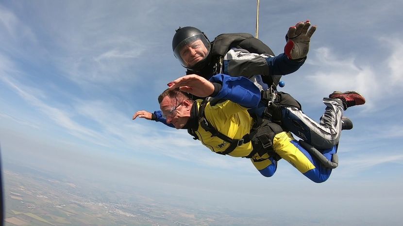 GH019649 3970 - skydive
