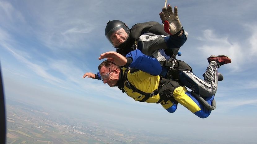 GH019649 3985 - skydive